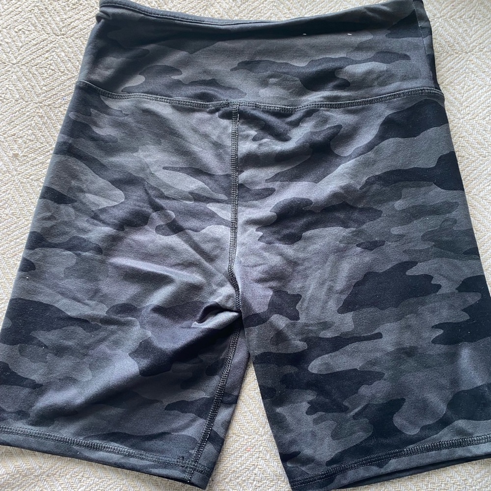 Size: M - Picture 2 of 3